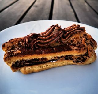 Bignè ripieno con crema a scelta