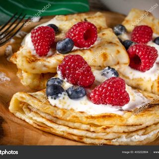 Naleśniki z serem i owocami 