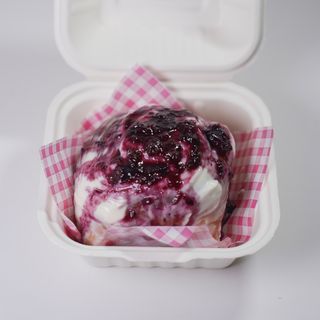 დარიჩინის ფუნთუშა კენკრით