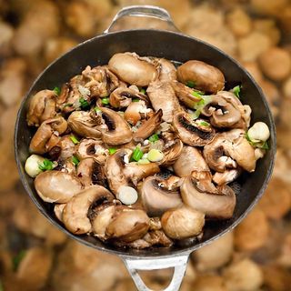 Ciuperci gratinate cu unt si smantana