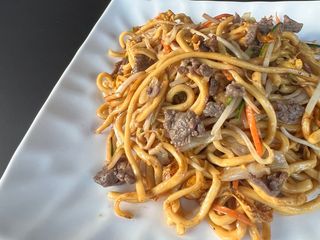 209A Noodles Saltati con Manzo