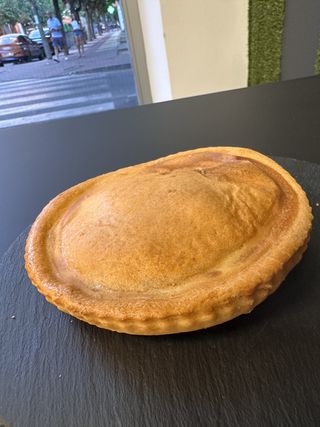 Empanada Redonda Atun Tomate Y Huevo 