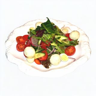 Салат с сыром лабне