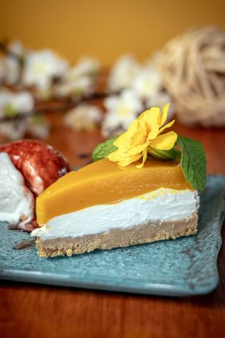 Pastel de queso con mango