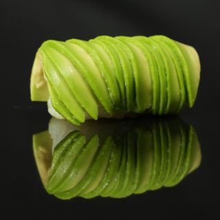 27. Nigiri Aguacate (1 Pza.)