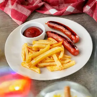 Salchichas con Patatas Fritas