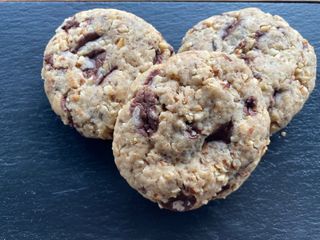 Cookie chocolate de leite com avelãs