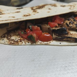 12. Piadina con melanzane e pomodoro