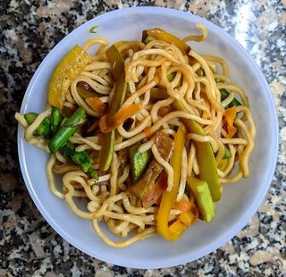 203. Yaki udon con verdure