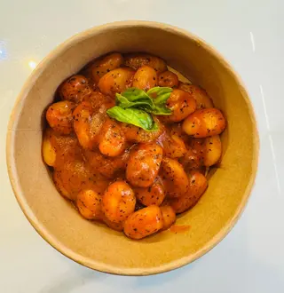 Gnocchi de pesto roso