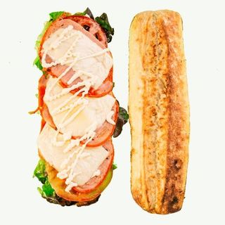 Maxi bocata de lomo con queso gouda