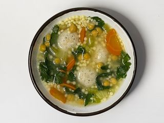 Суп з курячими мітболами та птітім (Ізраїль) (400g)