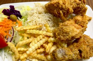 Menú 3 Piezas Con Arroz, Patatas, Ensalada Y Salsas + Bebida