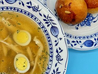 Бульйон курячий з перепелиним яйцем (250g)