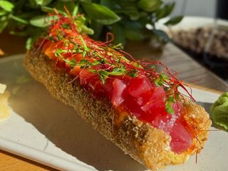 Суші хот-дог з лососем та тунцем (430g)