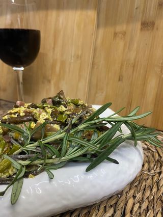 Revuelto De Setas Con Espárragos Y Jamón Serrano