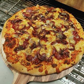 Pizza Cecina Y Queso De Cabra