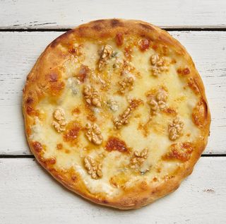 Pizza al tegamino gorgonzola e noci