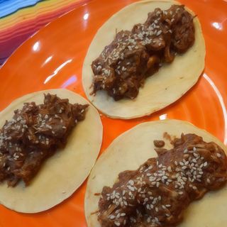 Tako Pollo Mole (4 Uds.)