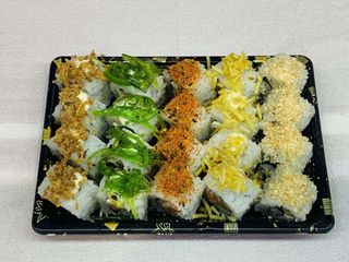 Caixa c18 sushi misto 20 peças