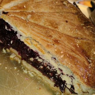 Lenja pita sa višnjom