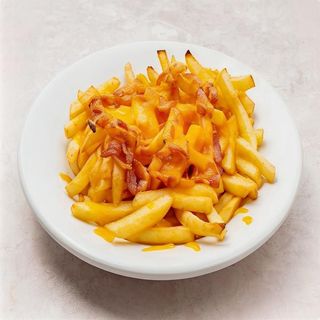 Tapa De Patatas Fritas Con Bacon Y Queso