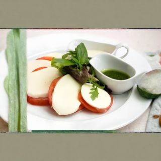 Помідори з сиром моцарела 