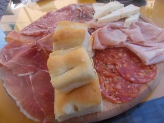 Рустико  Микс от сирена, колбаси и фокача