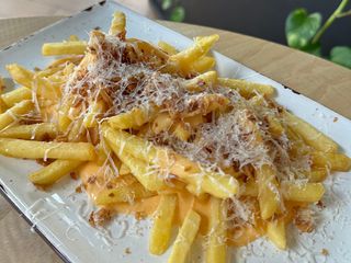 Картопля фрі з цибулею кріспі