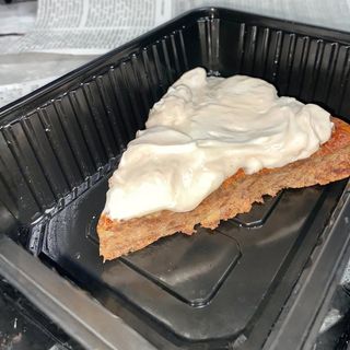 Високопротеиново брауни поʌято със протеинов крем