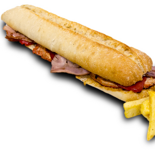 BOCADILLO LOMO: Lomo a la parrilla con pimientos del piquillo y queso fundido