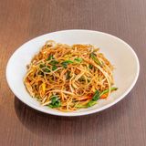 98) Spaghetti di riso con verdure