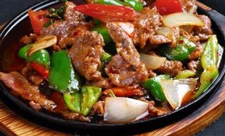 123. Fettine di manzo saltato al pepe nero