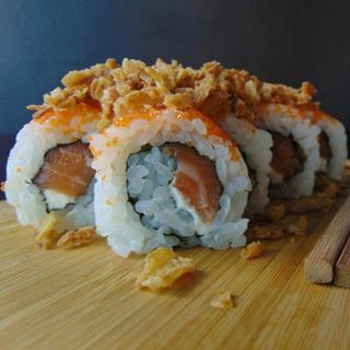 Uramaki Salmó Cruixent (8 Uds.)