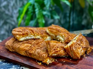 Tyropita ( plăcintă cu brânză feta)