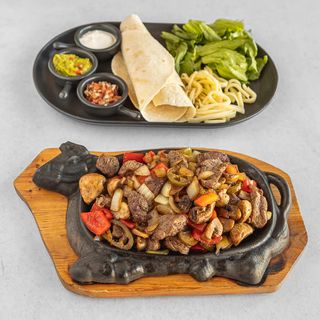 FAJITAS Z POLĘDWICĄ WOŁOWĄ (590 g)