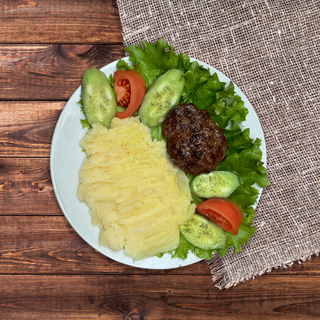 პიურე კატლეტით