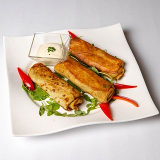 Naleśnik z szynkową i żółtym serem