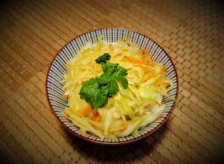 Surówka z białej kapusty