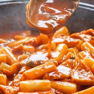 Токпокки с древесными грибами