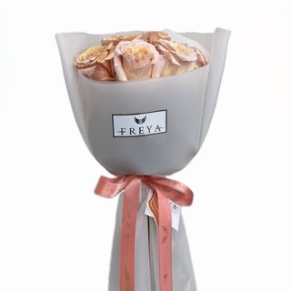 Buchet 7 trandafiri Sheemar