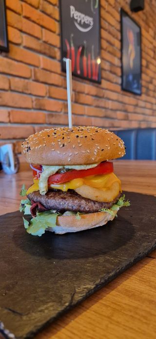Onion Rings Burger (zestaw z frytkami)