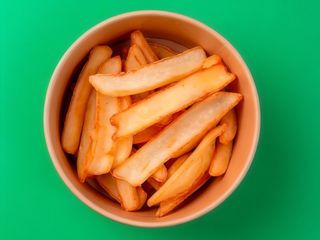 Картопляні діпи з сирним соусом