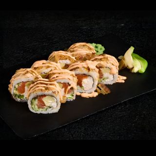 Рол з лососем в стружці копченого тунця (250г)