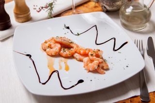 Creveti decorticati la wok 