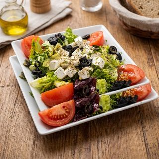 Salatit Geben