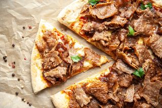 Pizza carne kebab L