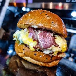 AMERICAN 4 CHEESE BACON CHEESEBURGER 350gr