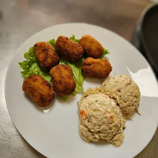 Croquetas de pollo con ensaladilla