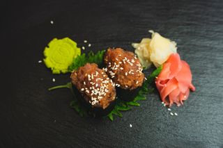 Gunkan Tatar tuńczyk 2 szt.